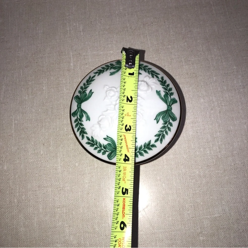 Vintage Trinket Box‎ Jewelry storage green white and gold color